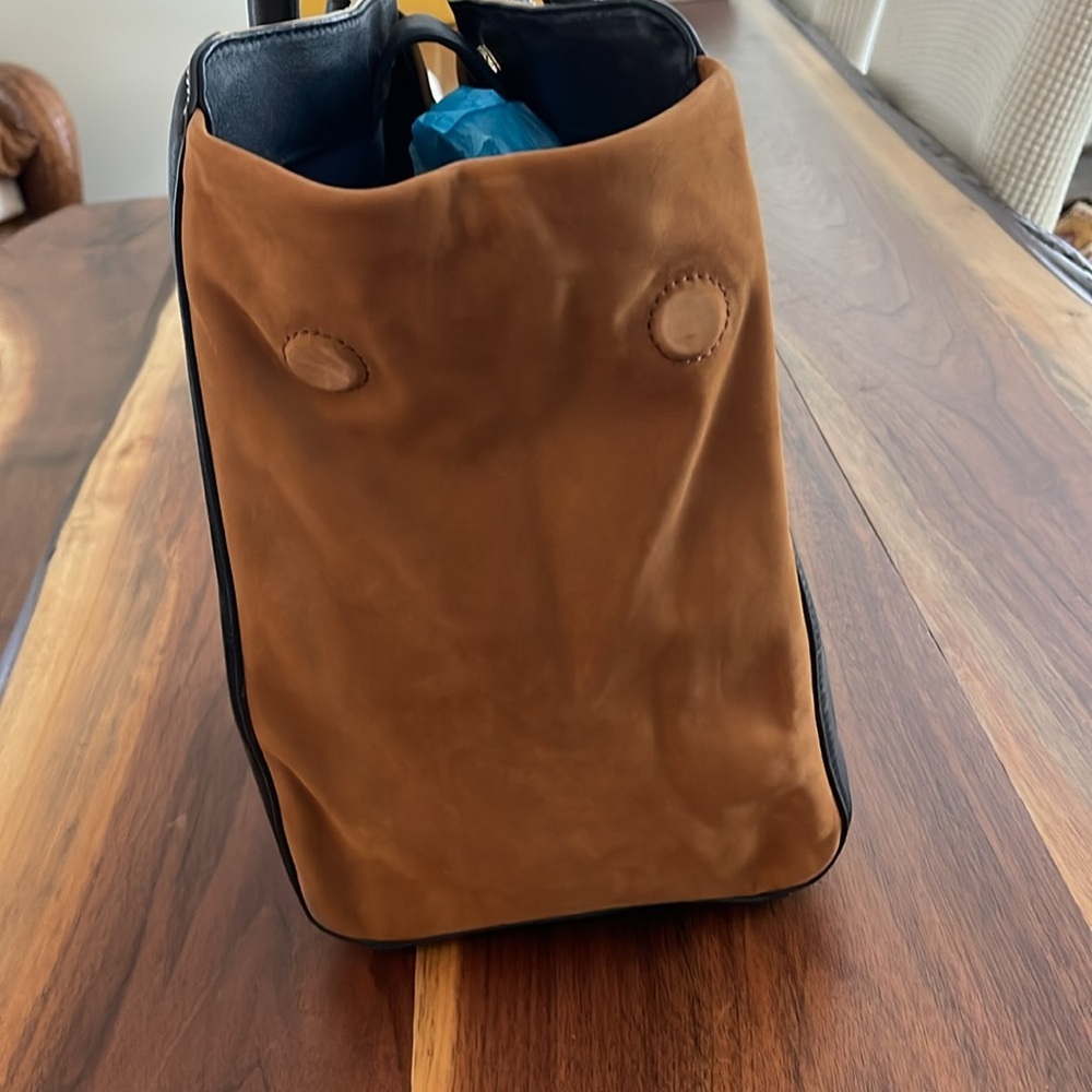 Pour La Victoire Large Butler Gorgeous Leather Tote Handbag. P1250 - Picture 7 of 16